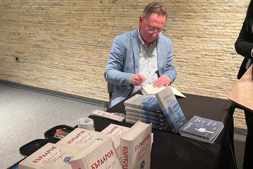 Георги Бърдаров в Парк хотел Санкт Петербург Пловдив на премиерата на новата си книга