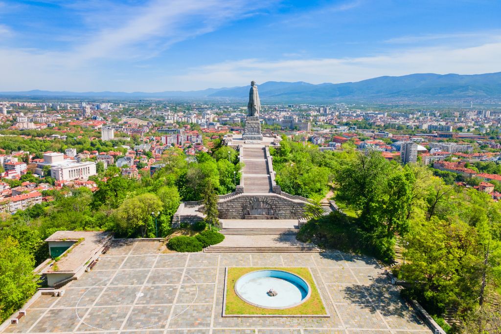 хълм Бунарджик и паметника Альоша