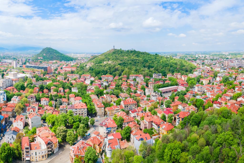 панорамен изглед към древния и вечен Пловдив и неговите тепета